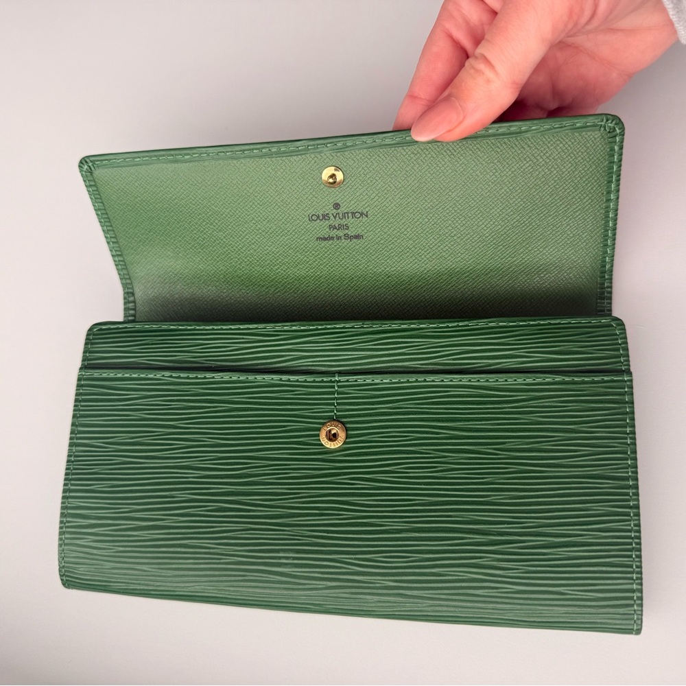 Louis Vuitton Green Epi Long Wallet with chain and COA - Picture 2 of 10